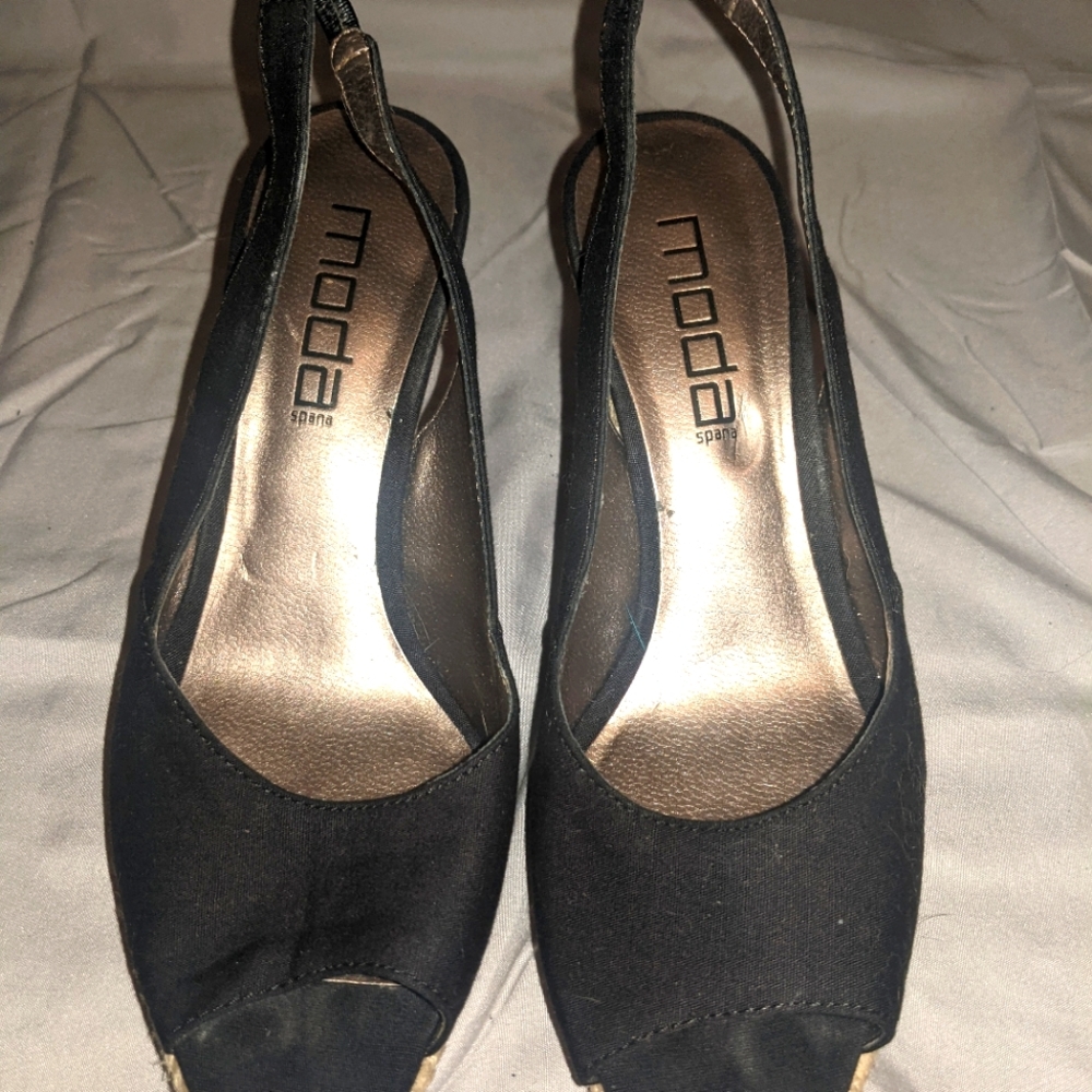 Moda Black & Tan Open-toe Wedges 6.5